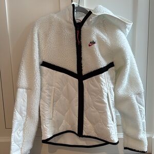 (NEW WITH TAGS) Men’s Nike Sportswear Heritage Jacket - SM